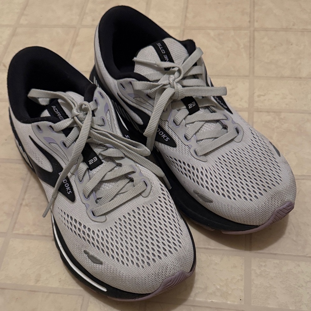 Brooks Women’s  Adrenaline GTS 23 Cushion Support Light Gray Lavender Shoes
